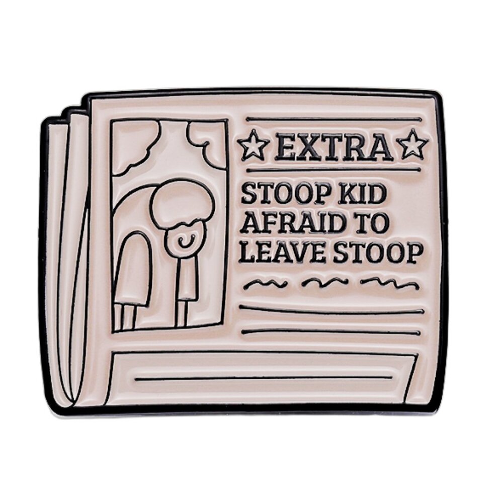NEWSPAPER ARTICLE "STOOP KID AFRAID TO LEAVE STOOP" ENAMEL LAPEL PIN BROOCH NWT